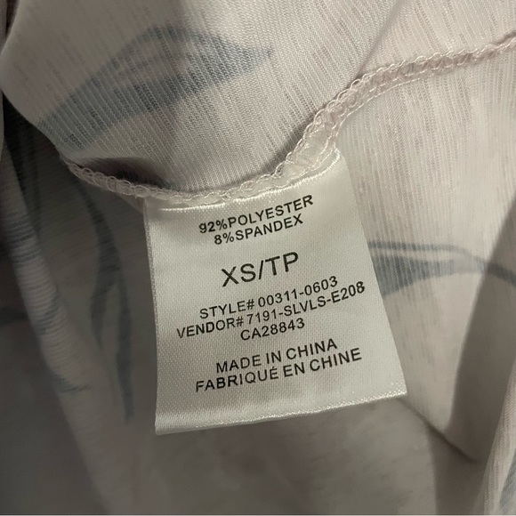 * 3 for $19 * Eclipse Floral V neck tank top - Picture 6 of 7